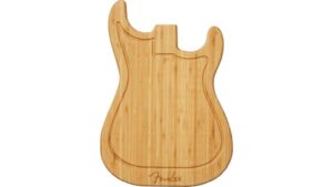 An elegant guitar-shaped bamboo cutting board featuring the Fender logo, ideal for musicians and coffee lovers to enhance kitchen or dining room aesthetics with music-inspired decor.